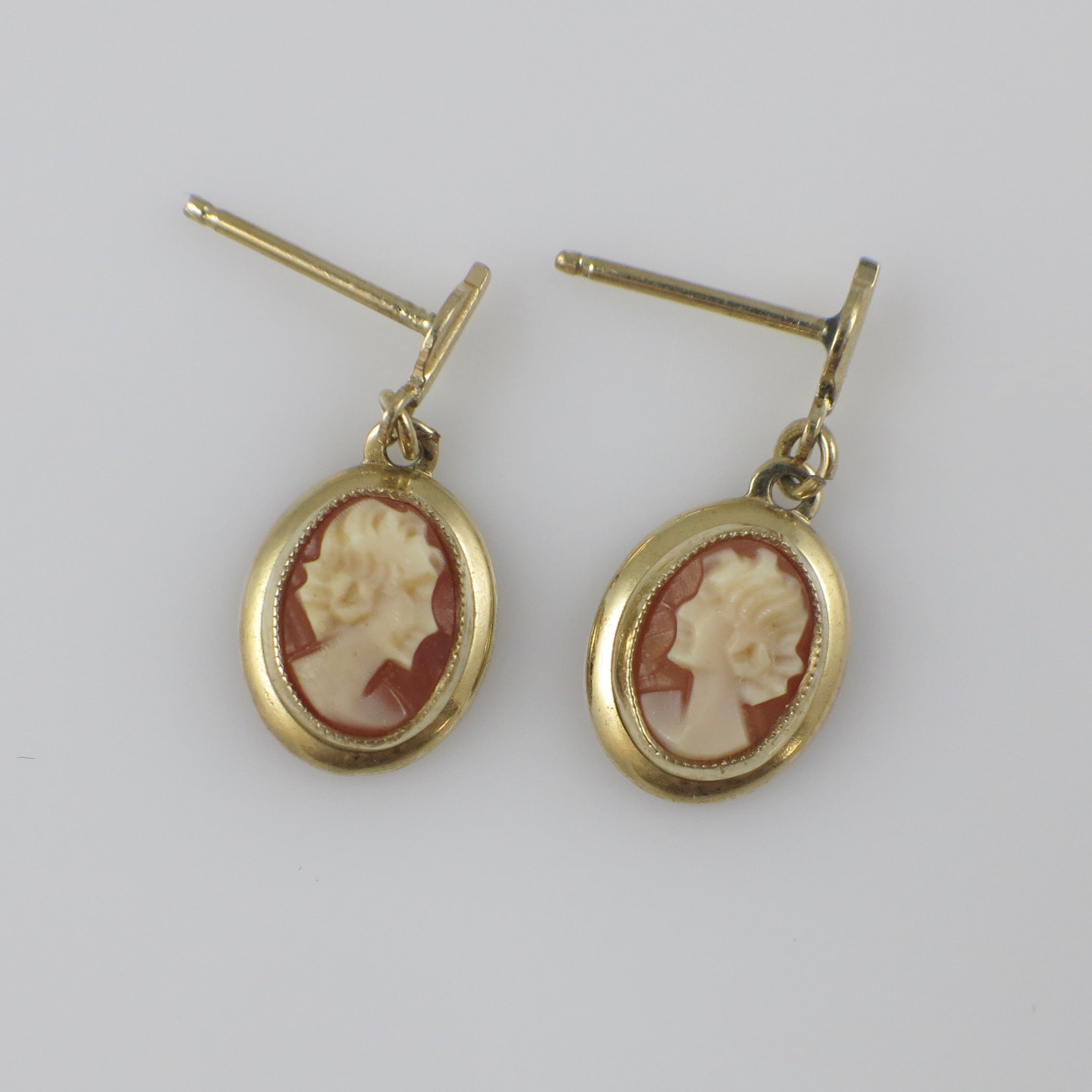 Vintage 14K Gold Shell Cameo Dangle Earrings
