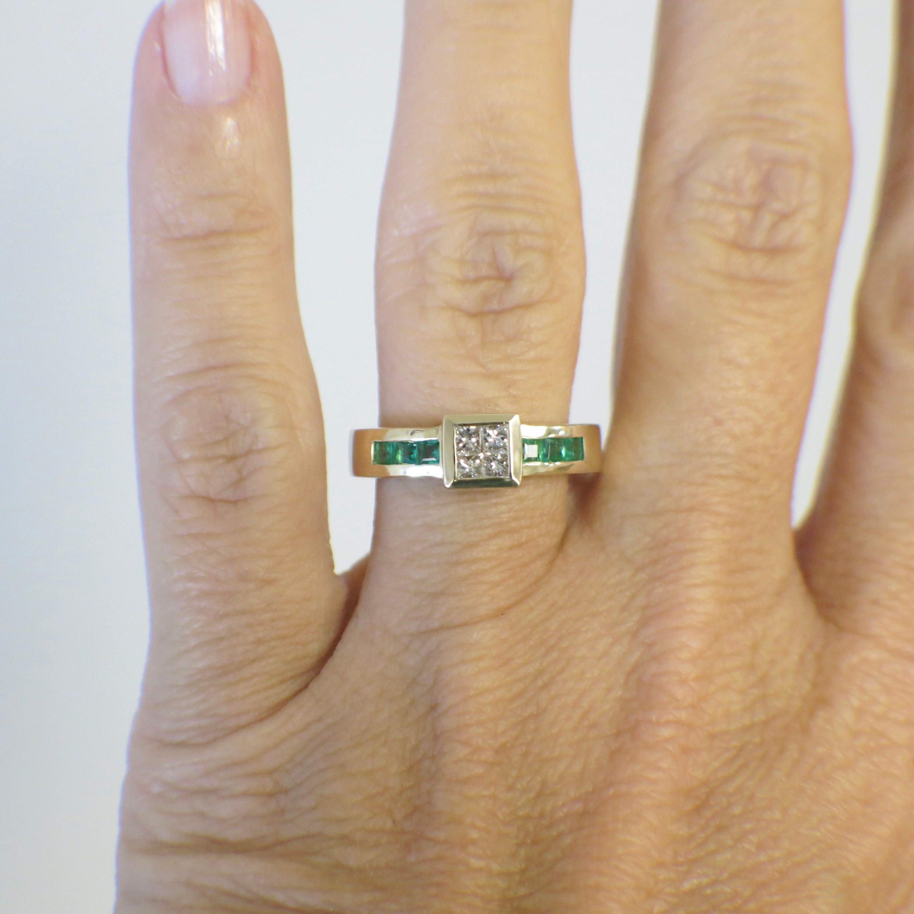 14K Yellow Gold Princess Cut Diamond and Emerald Ring – Vintage Geometric Band