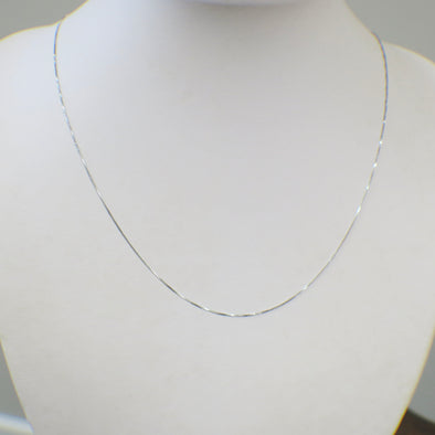 14K White Gold Box Chain Necklace – 20 Inch, .6MM, 1.04g
