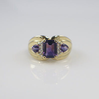 14K Yellow Gold Town and Country Amethyst and Diamond Ring – Emerald Cut and Trillion Side Stones – Size 8.5