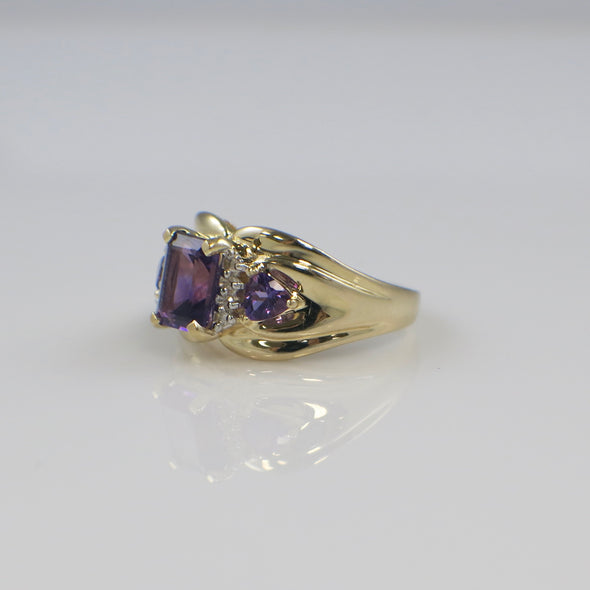 14K Yellow Gold Town and Country Amethyst and Diamond Ring – Emerald Cut and Trillion Side Stones – Size 8.5