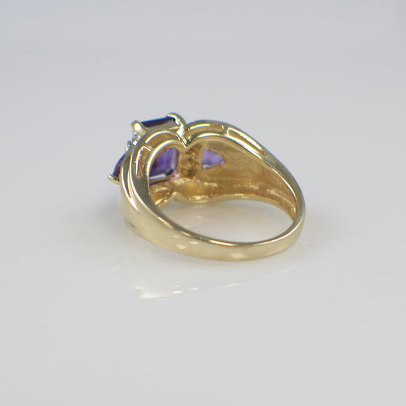 14K Yellow Gold Town and Country Amethyst and Diamond Ring – Emerald Cut and Trillion Side Stones – Size 8.5