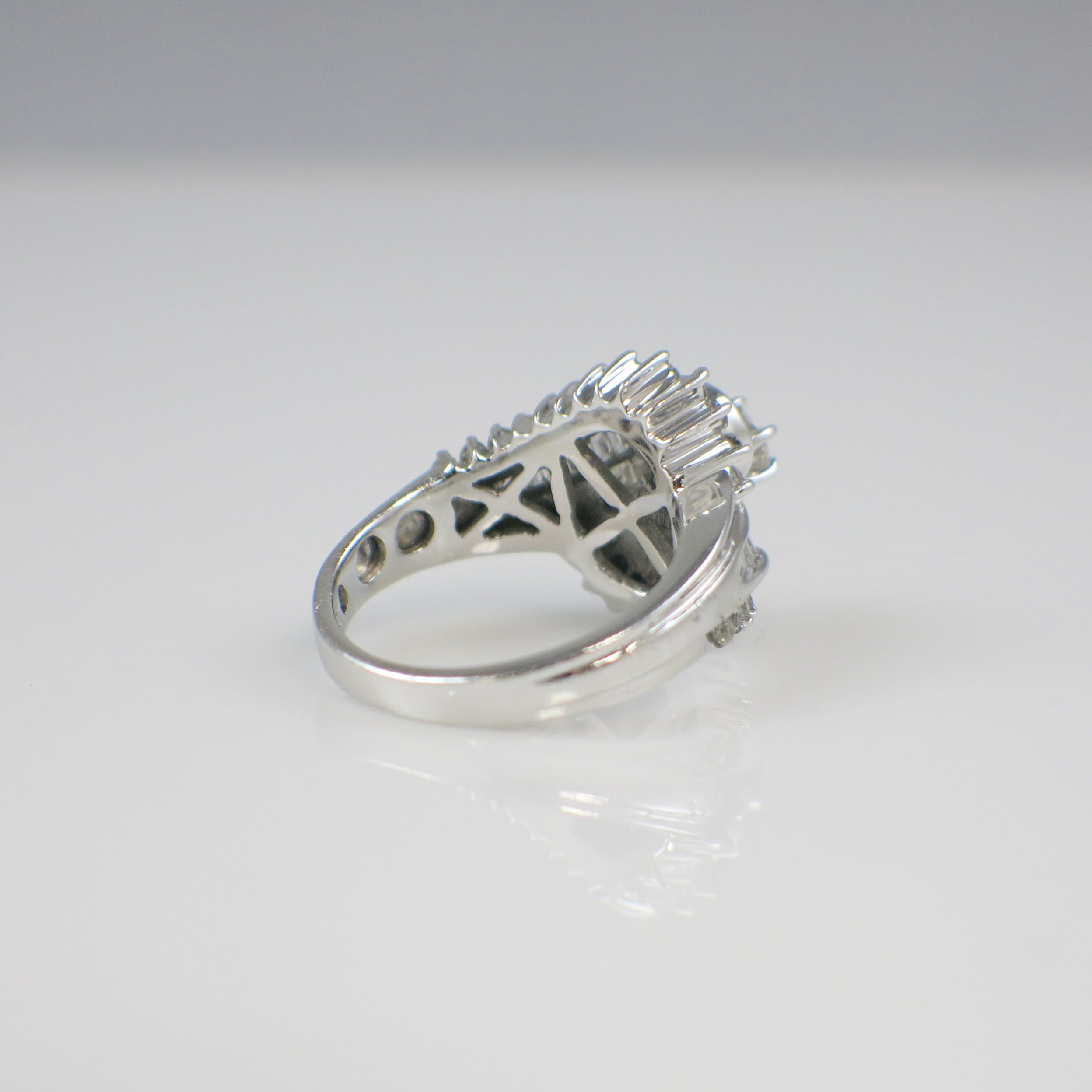 14K White Gold Diamond Bypass Ring – 1.25 CTW Vintage Statement Ring – Size 6.5 - Black Market LLC