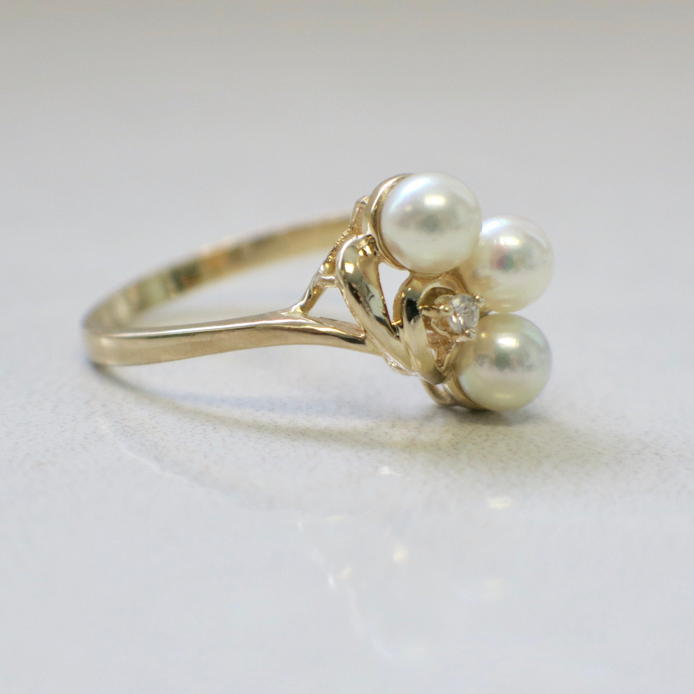 14K Gold Pearl and Diamond Ring | Vintage Trio Pearl Band Size 7.5 - Black Market LLC