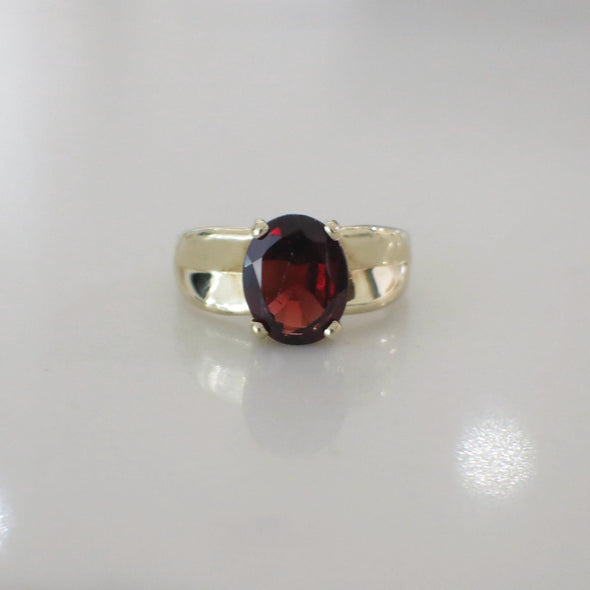 14K Yellow Gold Garnet Solitaire Ring – Oval Red January Birthstone