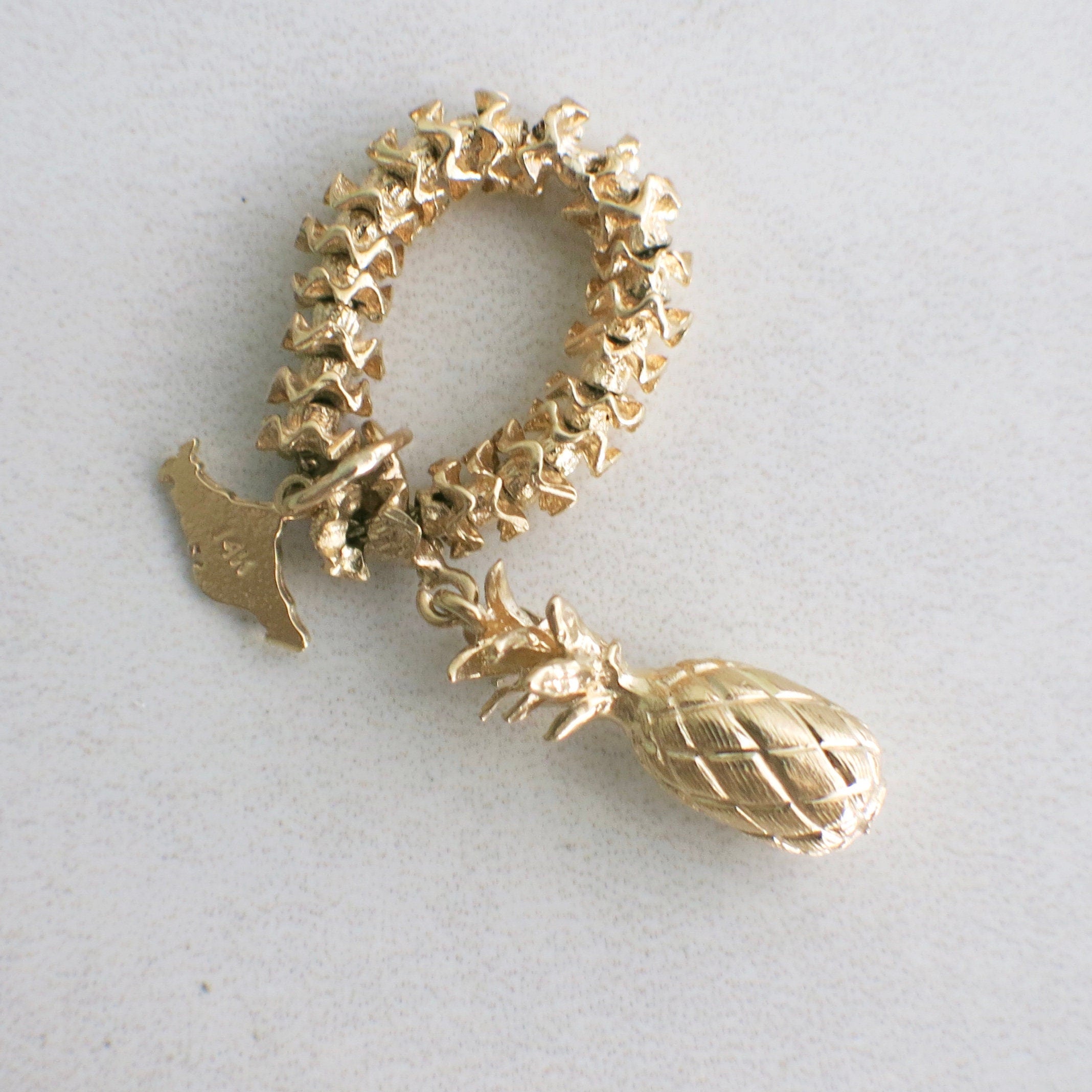 Vintage 14K yellow gold Aloha pineapple and lei charm, Hawaiian travel souvenir jewelry by Black Market LLC.