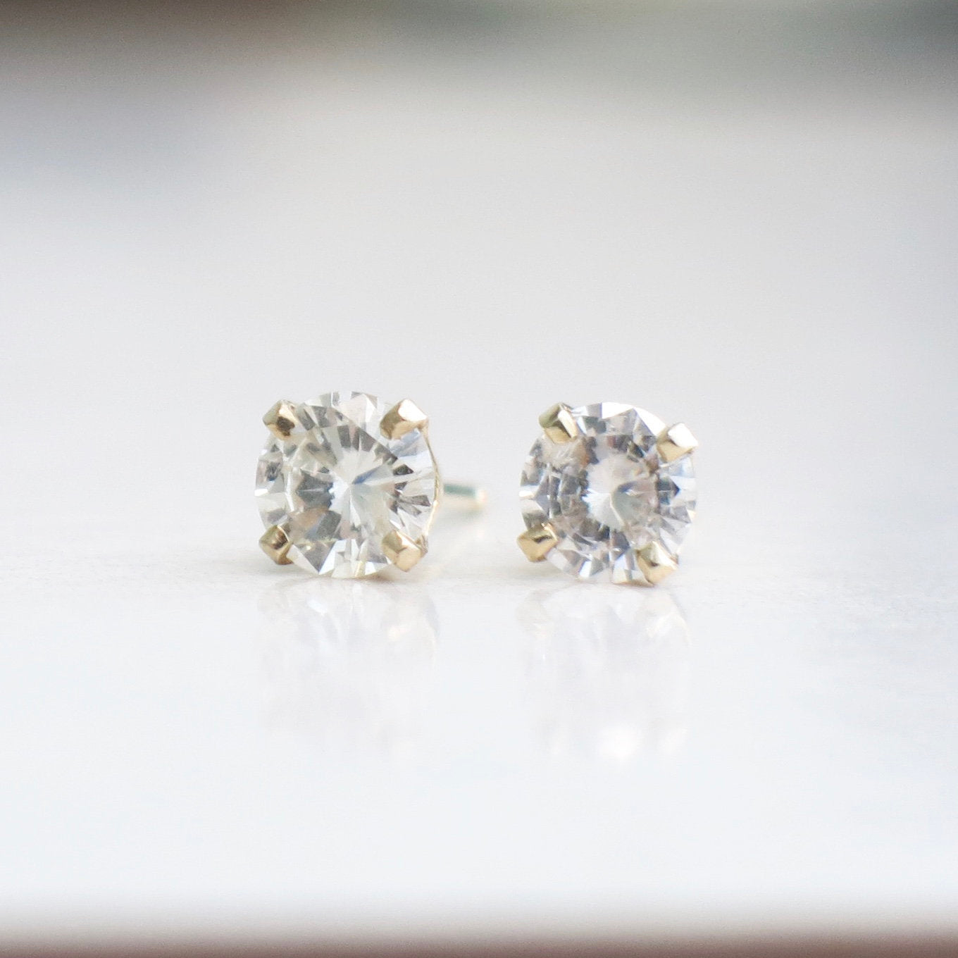 0.80ct Diamond Stud Earrings | 14K Yellow Gold Round Brilliant - Black Market LLC