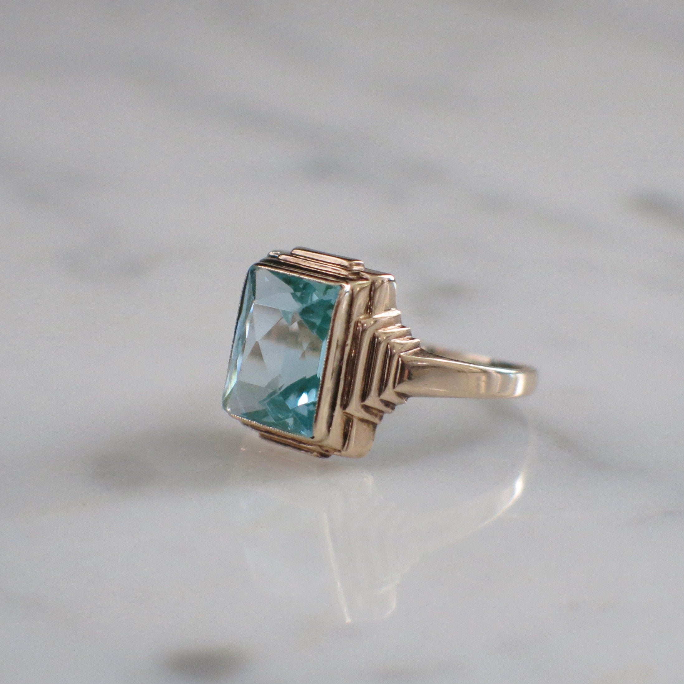 10K Yellow Gold Blue Spinel Ring – Emerald Cut Bezel Solitaire, Size 7.25 - Black Market LLC