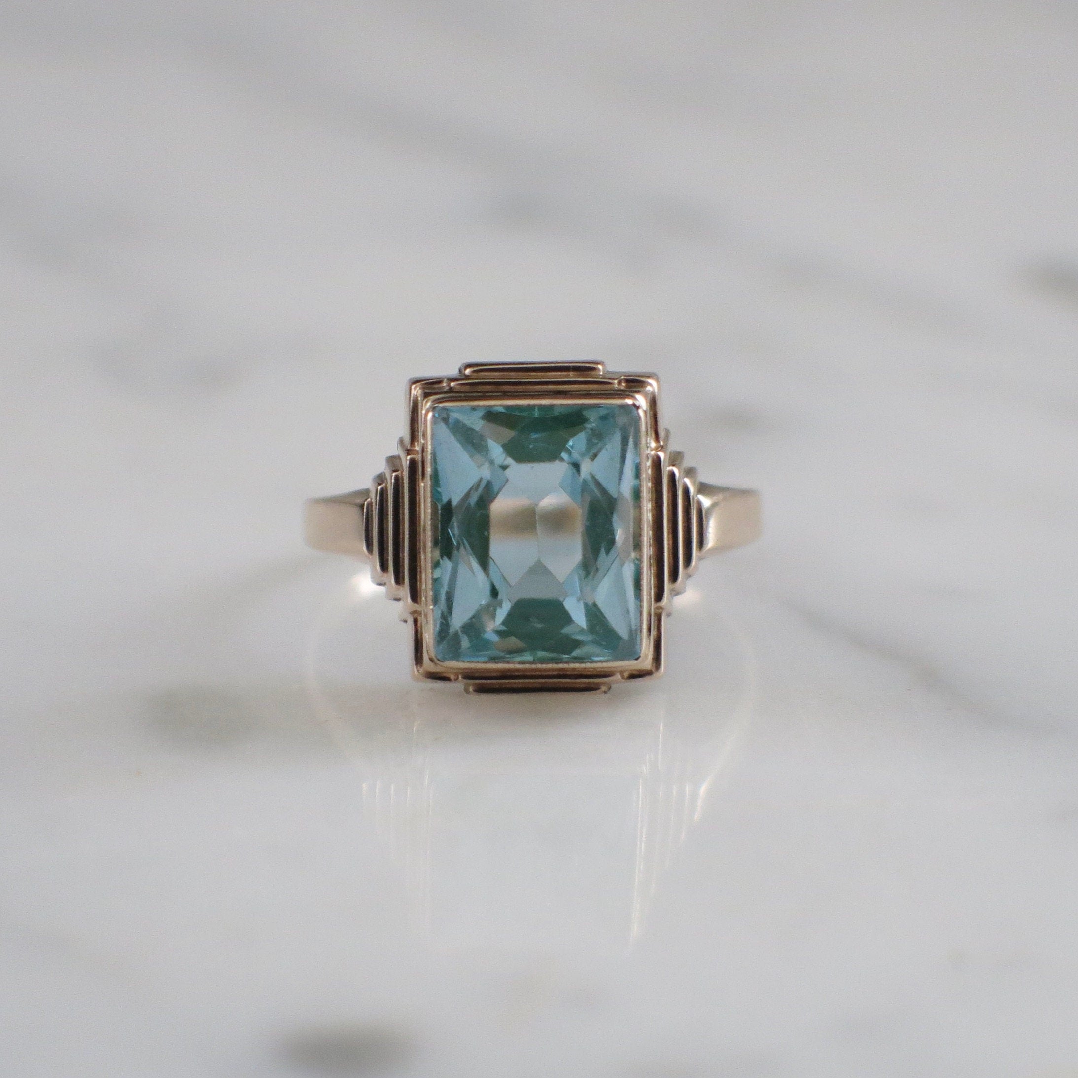 10K Yellow Gold Blue Spinel Ring – Emerald Cut Bezel Solitaire, Size 7.25 - Black Market LLC