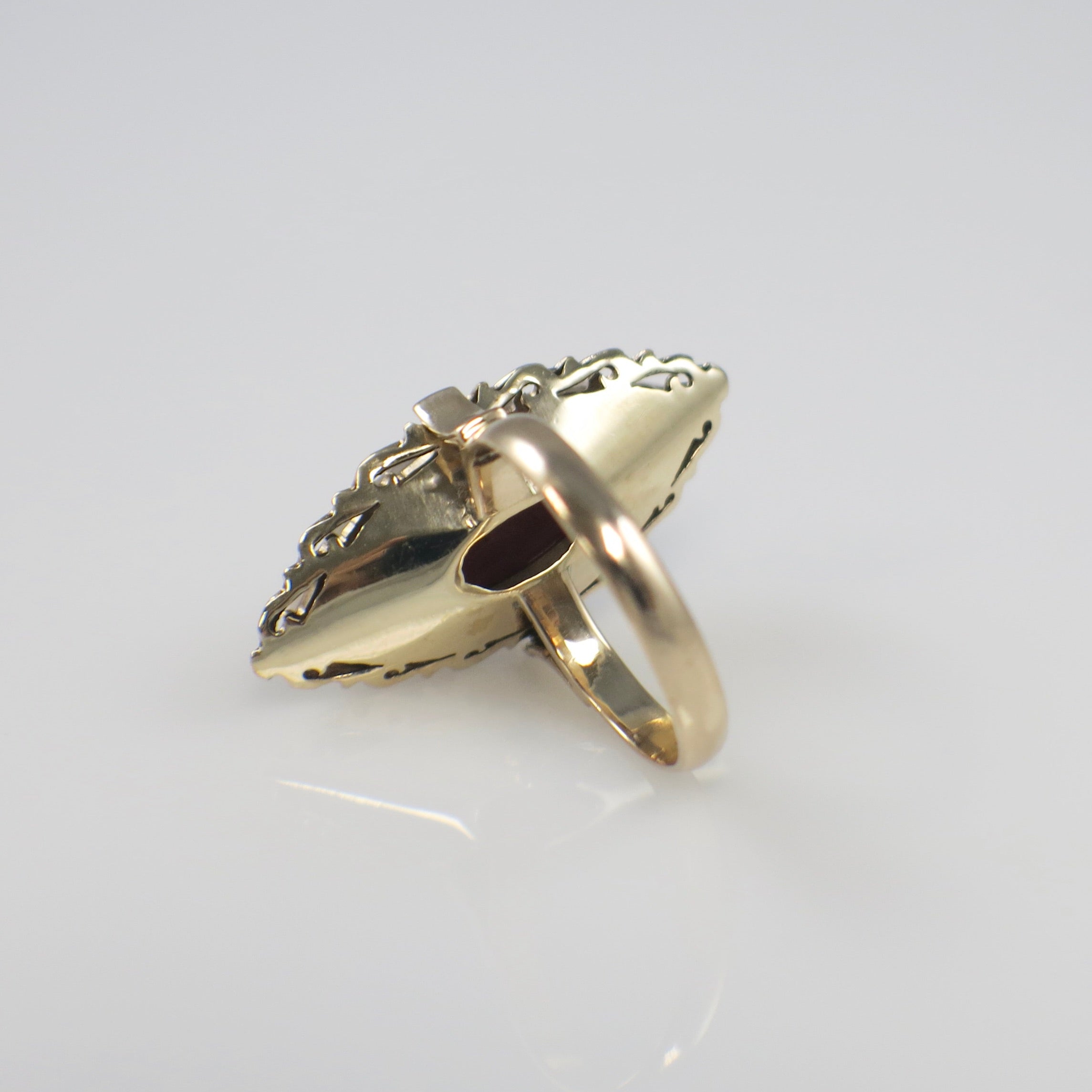 14K yellow gold vintage cocktail ring featuring red jasper and chalcedony cabochon in size 6.5, by Black Market LLC.