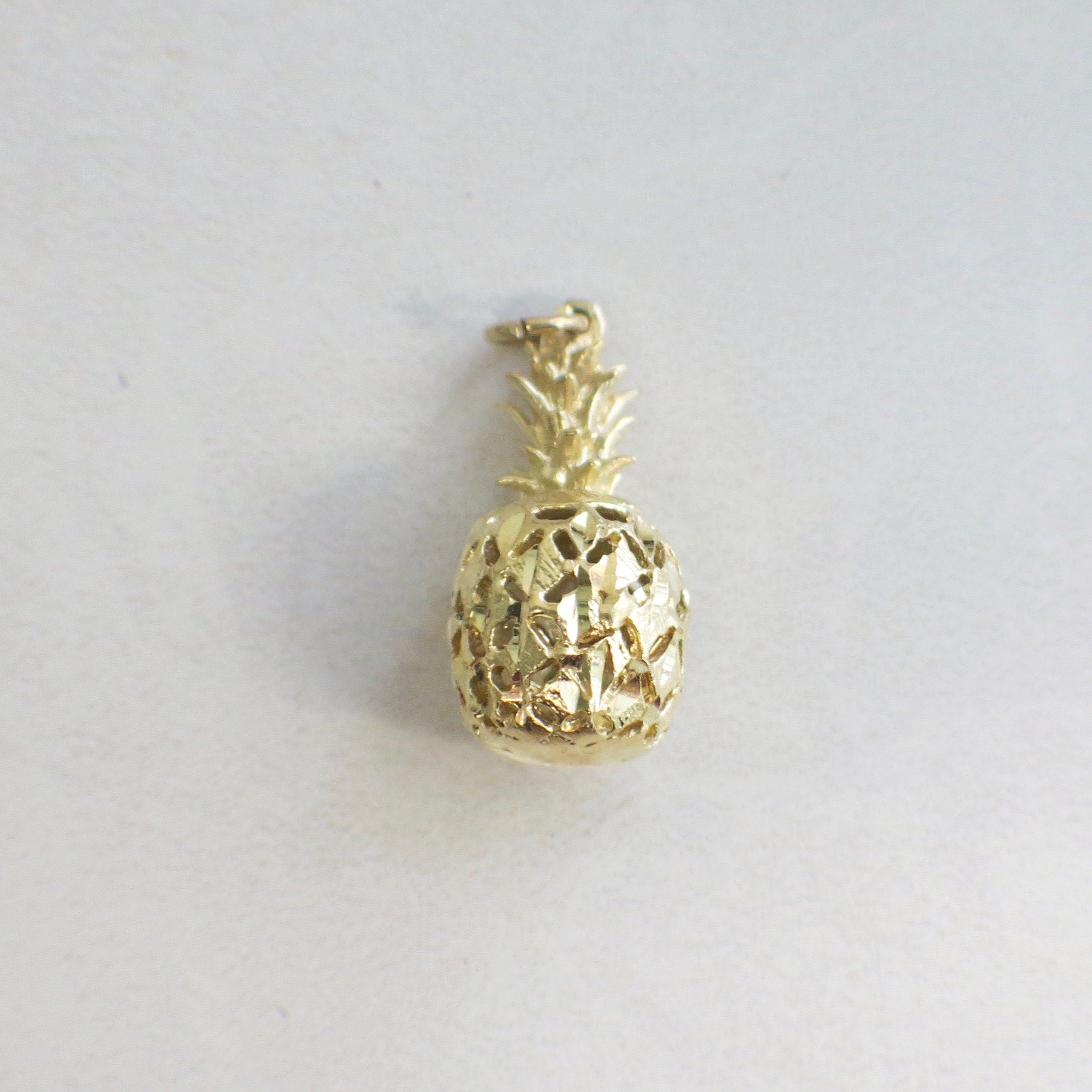 14K Yellow Gold Pineapple Charm Pendant – Vintage Style, Tropical Jewelry - Black Market LLC