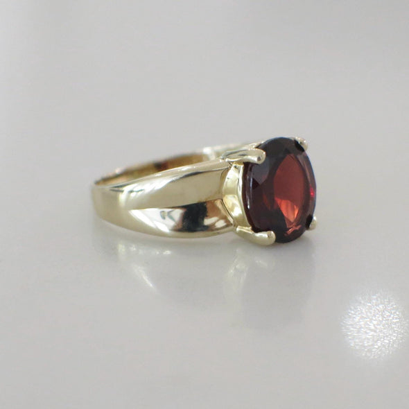 14K Yellow Gold Garnet Solitaire Ring – Oval Red January Birthstone
