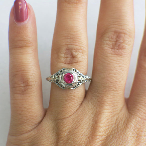 Art Deco Filigree Ring – 18K White Gold Pink Sapphire Vintage