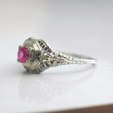 Art Deco Filigree Ring – 18K White Gold Pink Sapphire Vintage