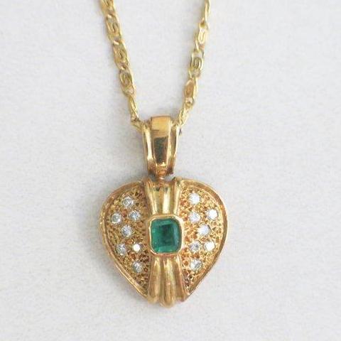18K Yellow Gold Diamond and Emerald Heart Necklace Vintage