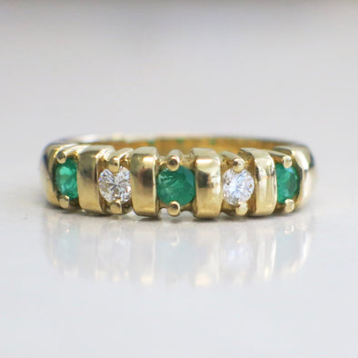 Vintage 18K Yellow Gold Green Emerald and Diamond Five Stone Band Ring