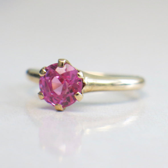 Vintage 14K Yellow Gold Pink Round Sapphire Solitaire Ring