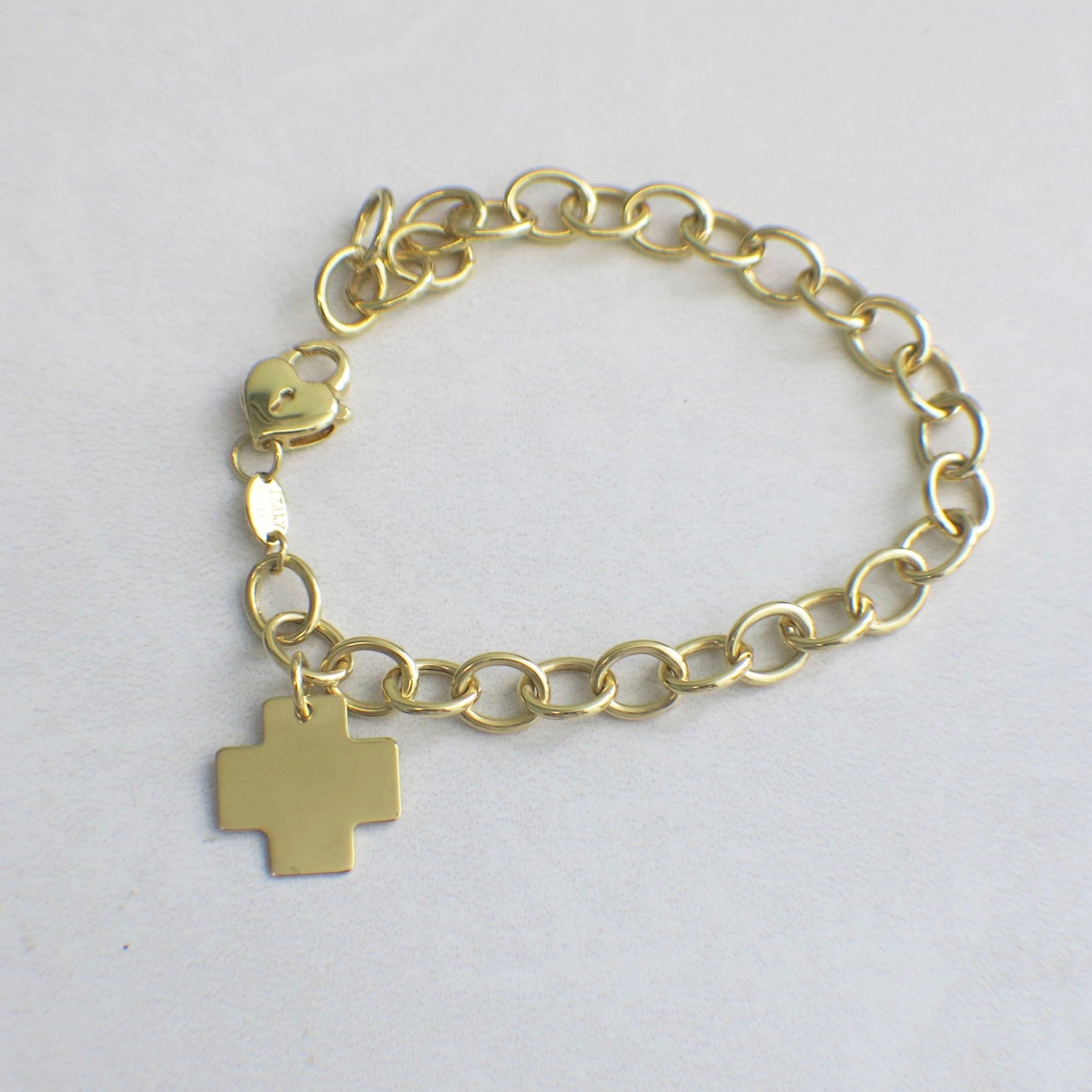 Lock charm yellow gold bracelet