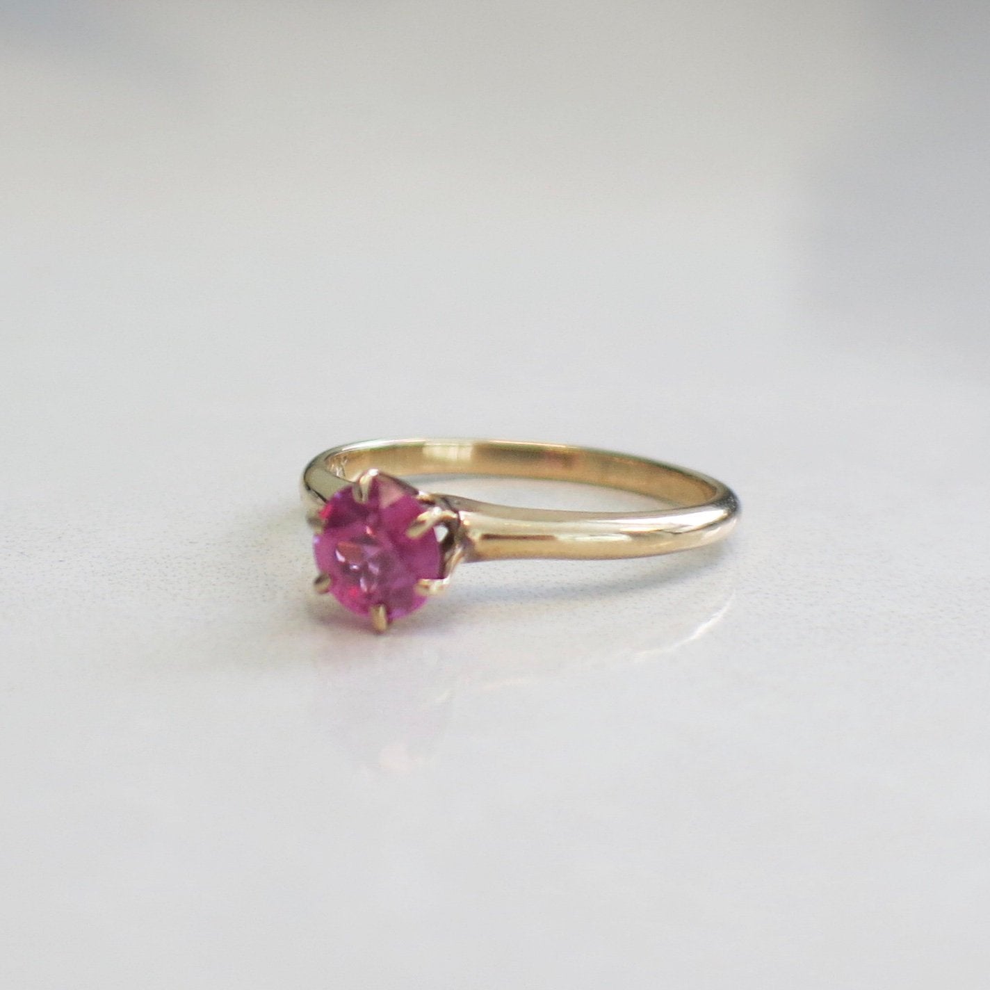 Vs Natural Pink Sapphire Solitaire Ring Solid 14K Rose Gold Engagement statement. Pink Diamond Alternative. Pink Stone Jewelry. Anniversary